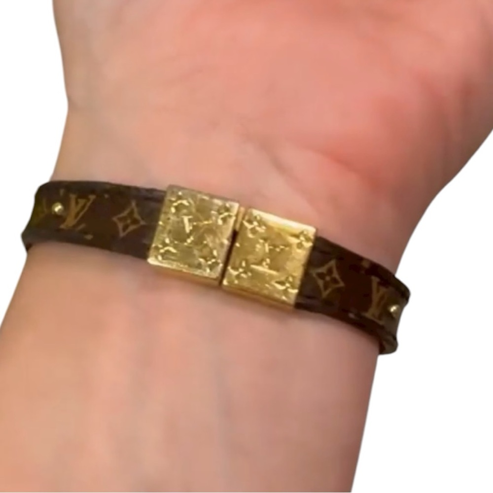Louis Vuitton Reversible Monogram and Red Gold LV Circle Bracelet - Picture 3 of 8